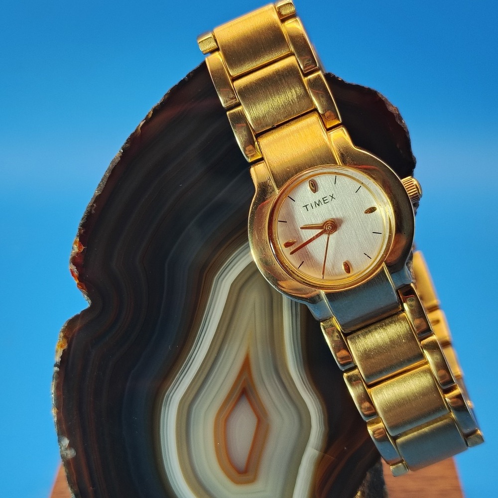 Vintage 1992‎ Timex 30mm Integrated Bracelet Women's Quartz Watch Size 6.25